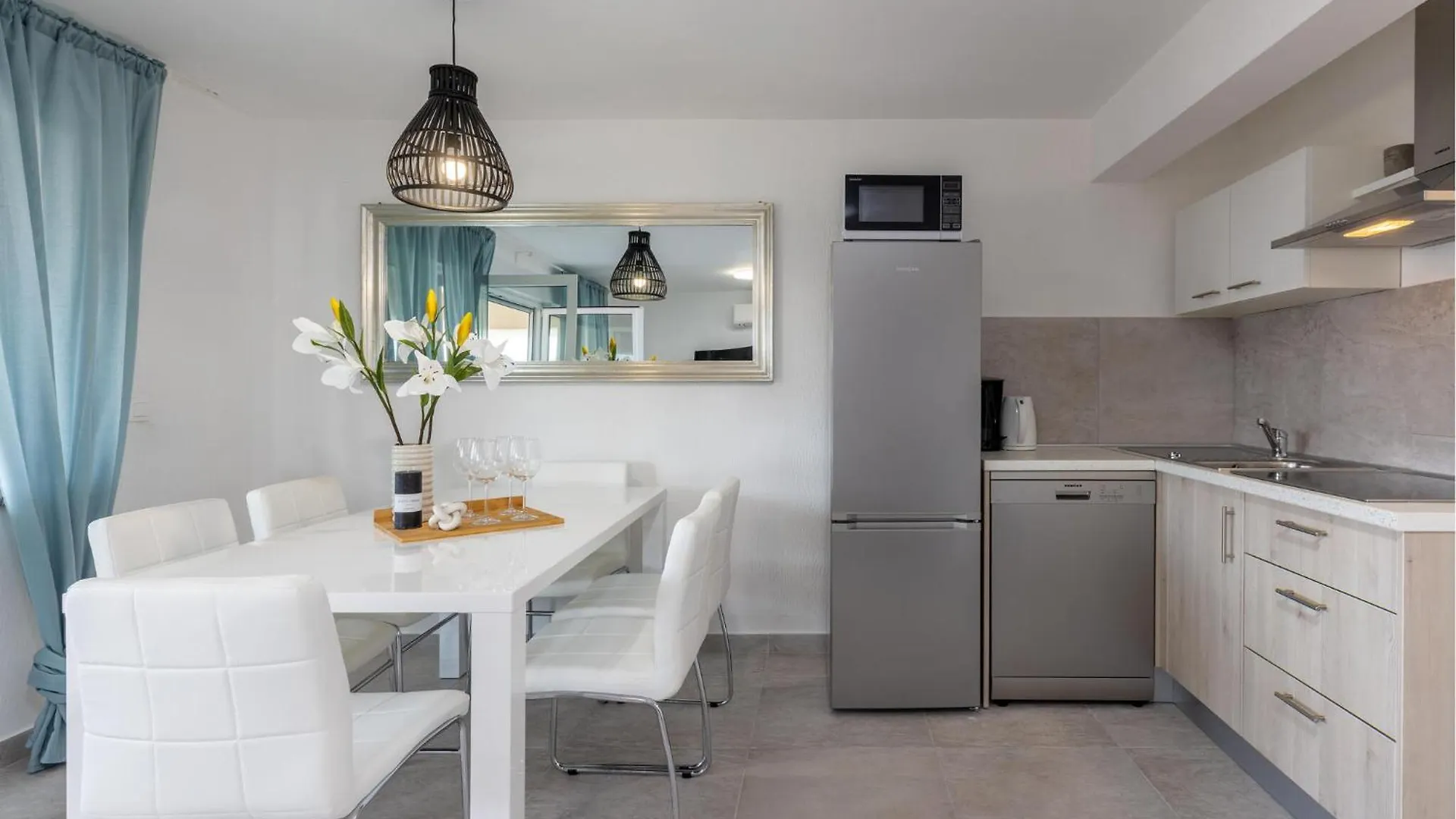 Lovely Apartment In Crikvenica With Kitchen 0*,