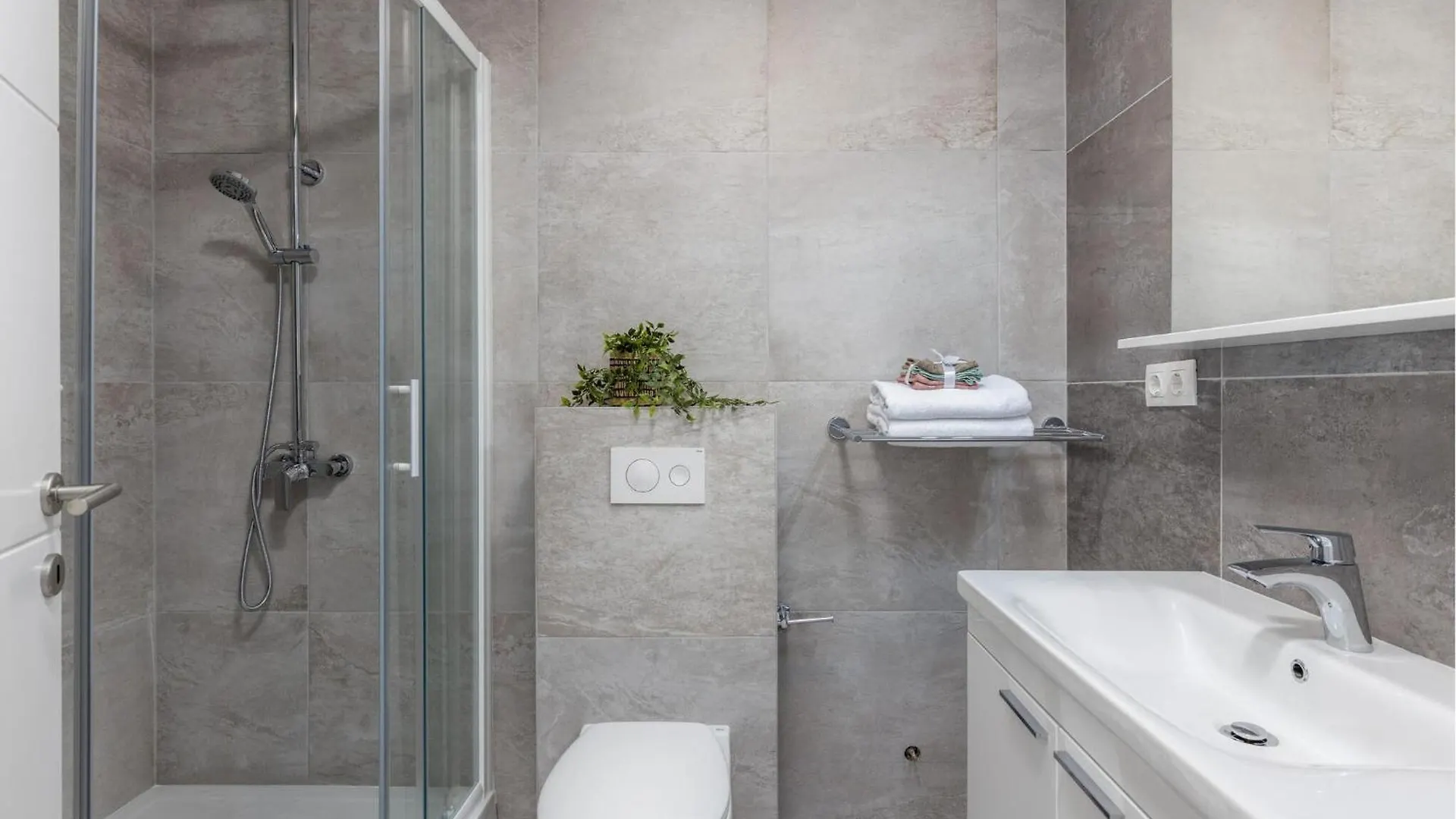Lovely Apartment In Crikvenica With Kitchen